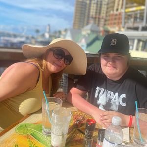 Meet your Posher, Lauren